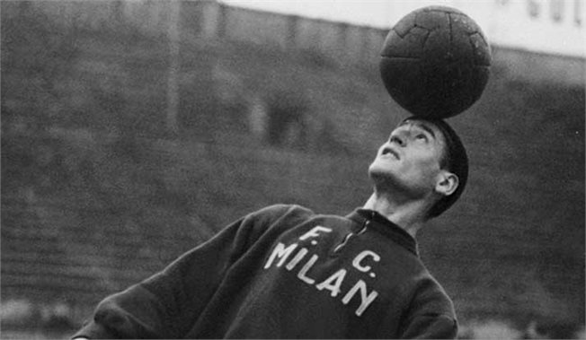 שנתיים שלא איבד כדור. נילס לידהולם במדי מילאן, 1958 // צילום: STAFF/AFP via Getty Images